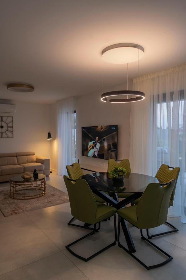 Villa Magna Luxury Apartments Murter Exteriör bild